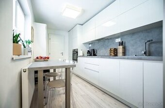 3-izbový byt vo Vrbovom na ul. Nám.J.Emanuela, 80 m2, dvor