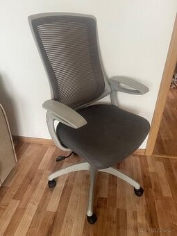 Kancelárska ergonomická stolička – sivá