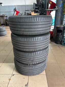 245/35R20 - 1