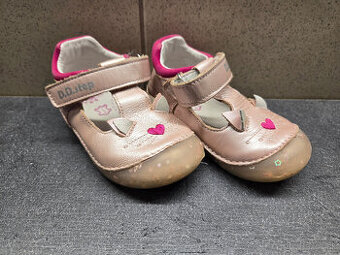 predam dievcenske sandalky 22