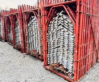 Stavebné fasádne široké lešenie