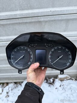 Kožené tapacire a loketná opierka