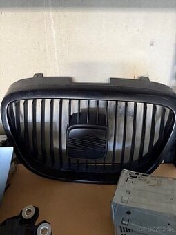 Seat Leon 1P – autorádiá + predná mriežka (SET)