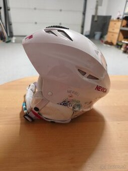 Dievčenská lyžiarska prilba