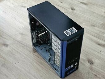 Cooler Master Centurion 5 ATX a Corsair HX520