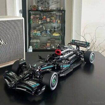 stavebnice F1 Mercedes W 14 E