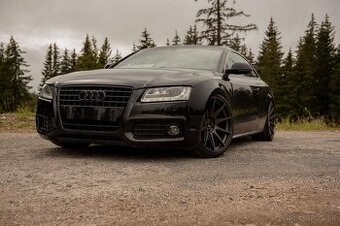 Audi A5 3.2 fsi Quattro Poškodené tesnenie pod hlavou.