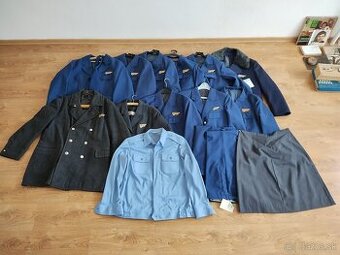 RETRO uniformy ČSAD s visačkami a odznakmi-nález z pody