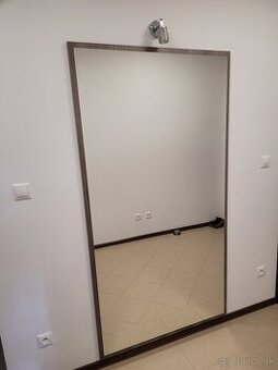 Zrkadlo na stenu
