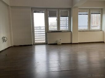 Atraktívna mezonetová kancelária v centre pri Auparku