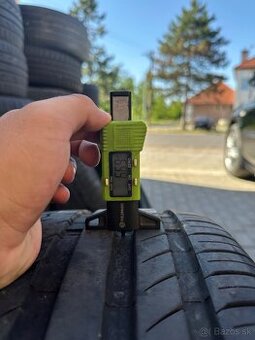Predám pneu Micheli 235/35 R19