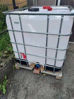 Drevena paleta - 1000l IBC