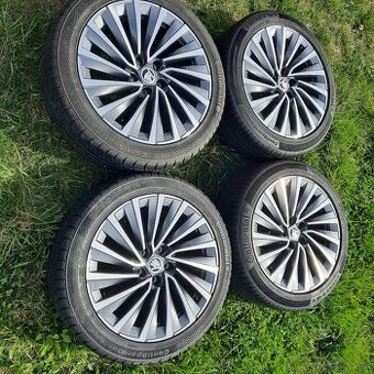 Alu kola R18 ET44 Škoda Superb Octavia Karoq VW Passat