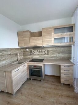 PEKNÝ 2-IZBOVÝ BYT V CENTRE MESTA, KOMPLETNÁ REKONŠTRUKCIA