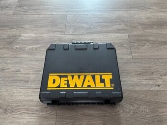 Dewalt kufrík