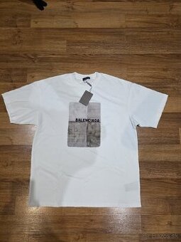 Balenciga tricko