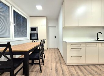 REZERVOVANÝ 3,5 izbový byt 72 m2 po rekonšt. Trenčín