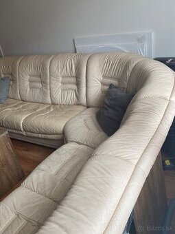 Kožený veľký krémový gauč