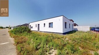 KOLAUDUJEME, PREDAJ, 4i rodinný dom s garážou, ul. Jelšová,  - 1