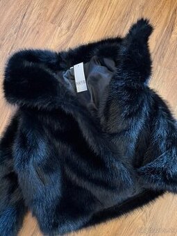 Nový čierny kožúšok