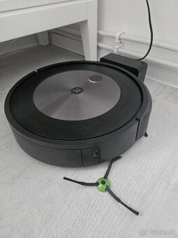 Roomba J7 rbotický vysávač