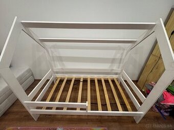 Detská drevena posteľ domček