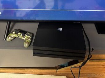 Predám PS 4 PRO 1TB + VR okuliare