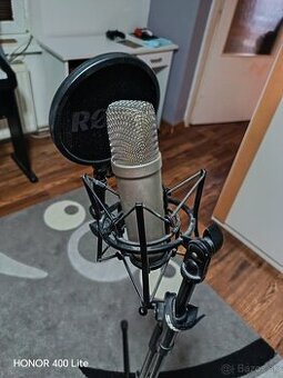 štúdiový mikrofón zvuková karta