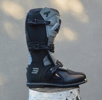 Sivé čierne topánky boty čižmy SHOT