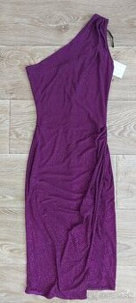 Fialové spoločenské šaty