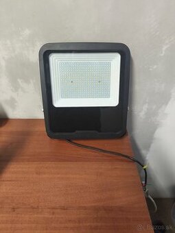 Keď reflektor 200 W