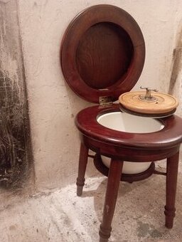 Historická toaleta WC