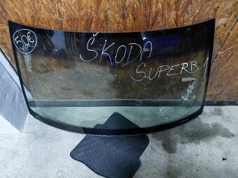 ŠKODA SUPERB 1 ČELNÉ SKLO