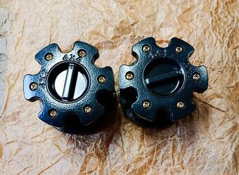 Gaz 69, Uaz - odpojovače poloosy přední nápravy