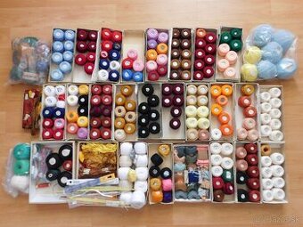 Bavlnky na vyšívanie, háčkovanie a šijacie potreby.