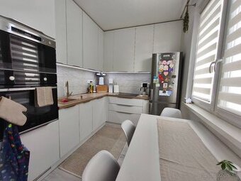 Moderný trojizbový byt s loggiou