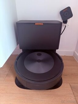 Automaticky vysavac Roomba