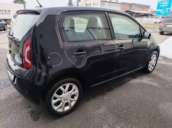 Volkswagen UP 5 dv.čer.perlet, skleněná střecha
