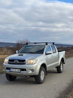 Toyota Hilux 2009 2.5d 4x4 REZERVOVANE DO 9.6