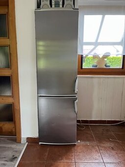 Chladnicka s mraznickou REZERVOVANE