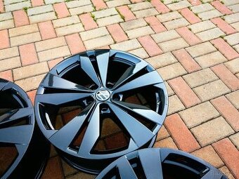 Volkswagen id4,id3,Cupra,Tiguan,Seat,Škoda,Passat 5x112 r19