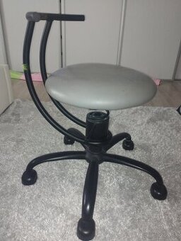 Ergonomická kancelárska stolička