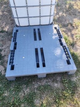 Plastove palety