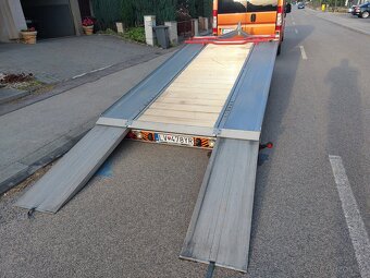 Z TRAILER AT 27 20 41.