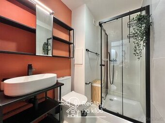 Na prenájom zrekonštruovaná zariadená garsónka na Nábrežnej