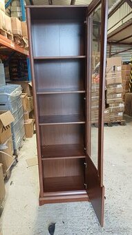 Drevená skrina s poličkami - 1