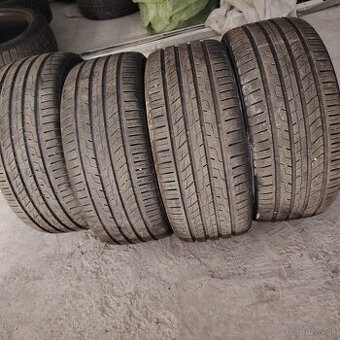 245/45r18