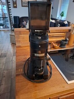 Mlynček na kavu Rancilio