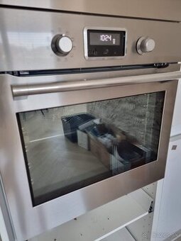 Elektrická vstavaná trúba