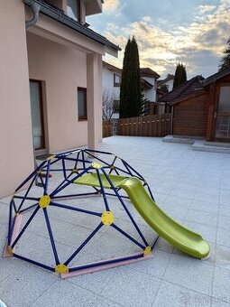 Detská preliezka so smyklavkou